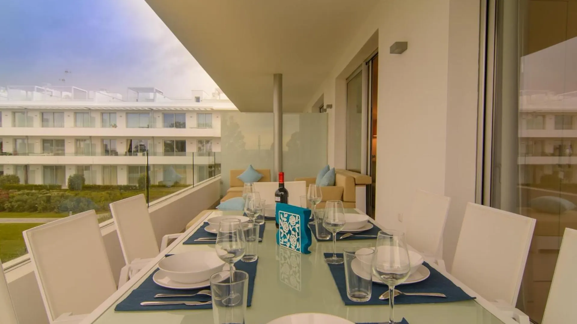 Brand New Apartment In Belaire, Pools, Garden إِستيبونا