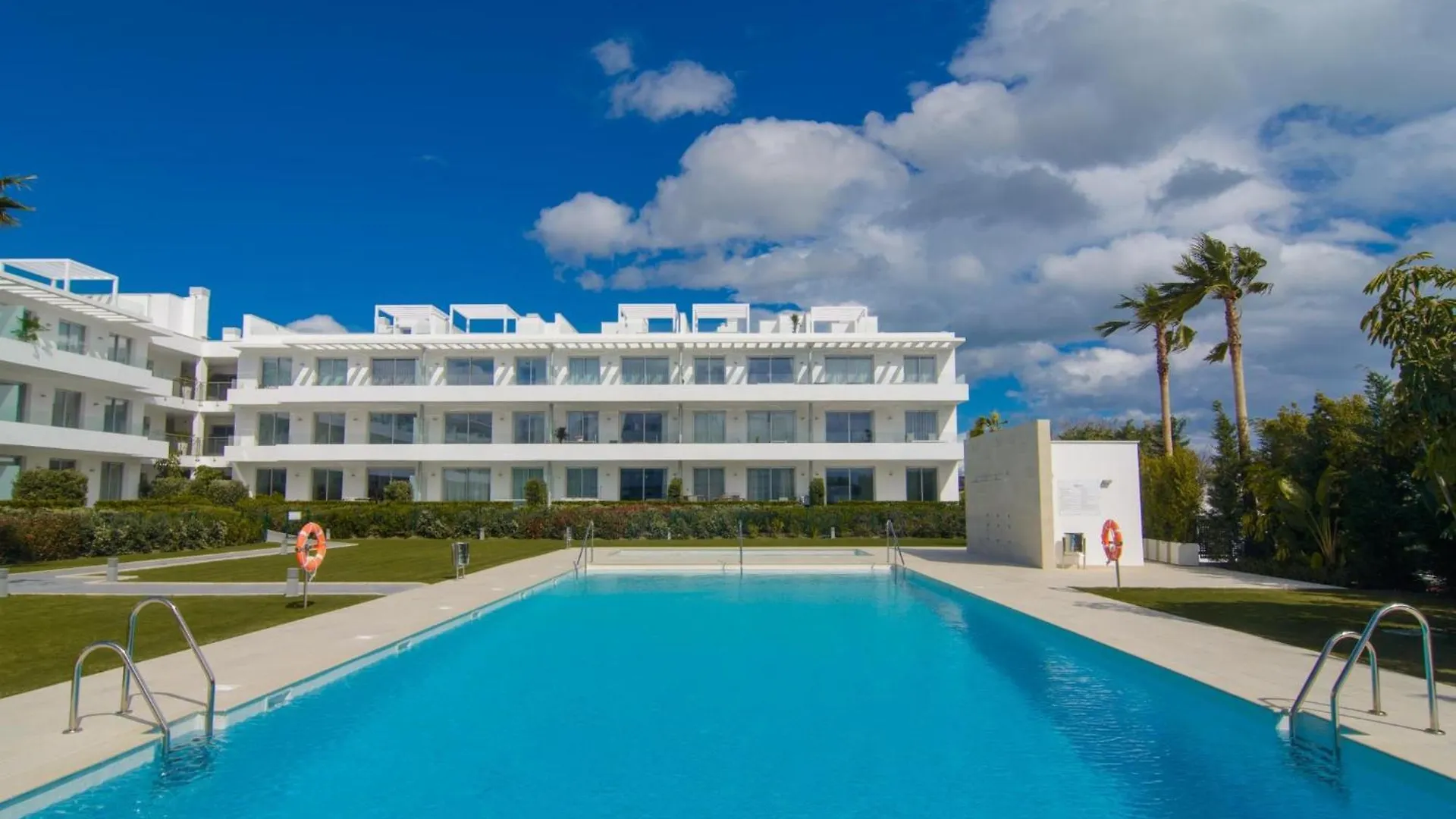 Brand New Apartment In Belaire, Pools, Garden إِستيبونا