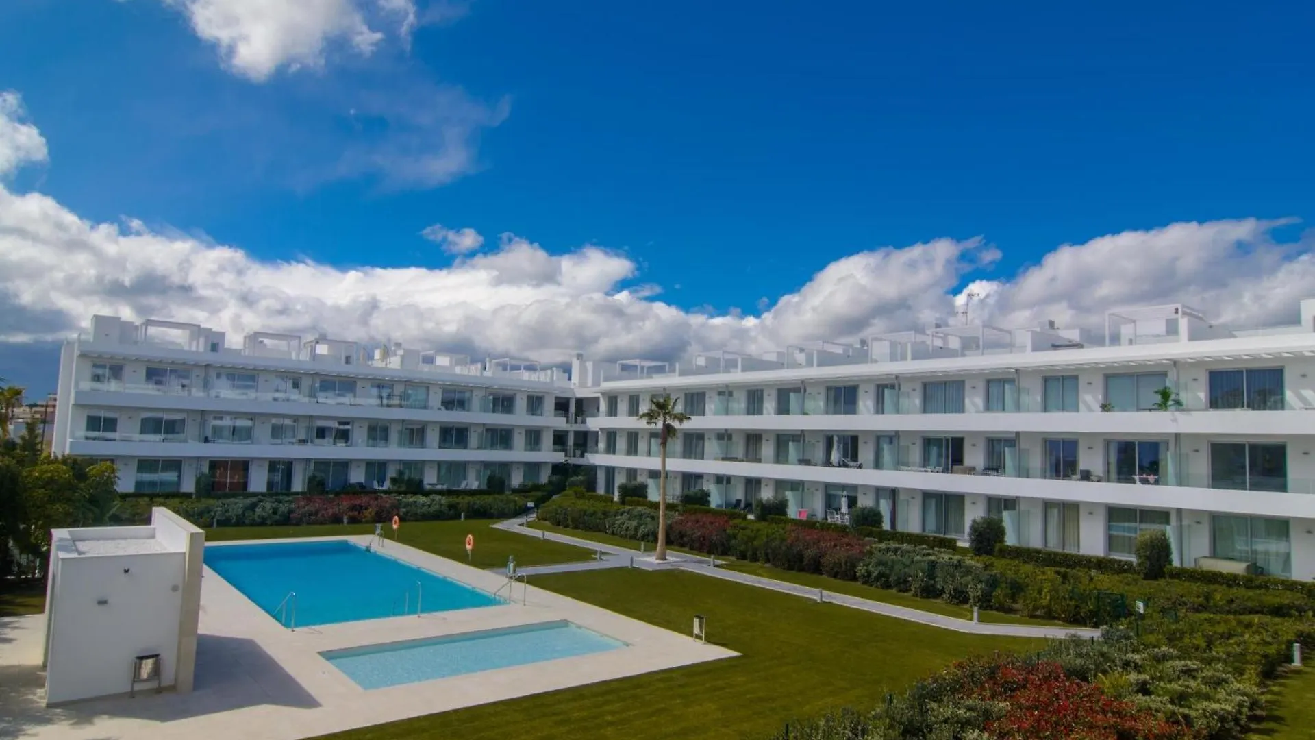 Brand New Apartment In Belaire, Pools, Garden إِستيبونا