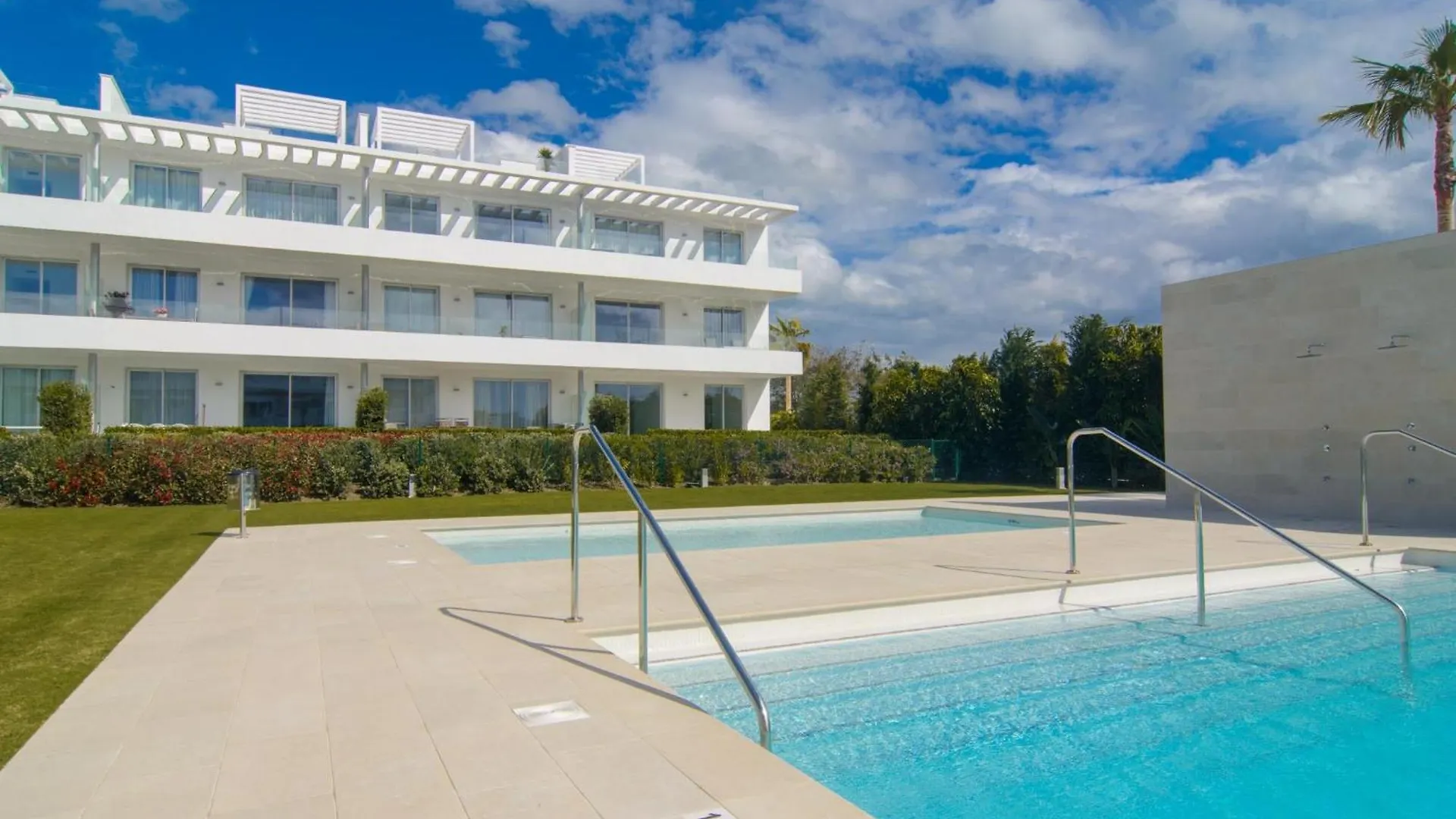 Brand New Apartment In Belaire, Pools, Garden إِستيبونا