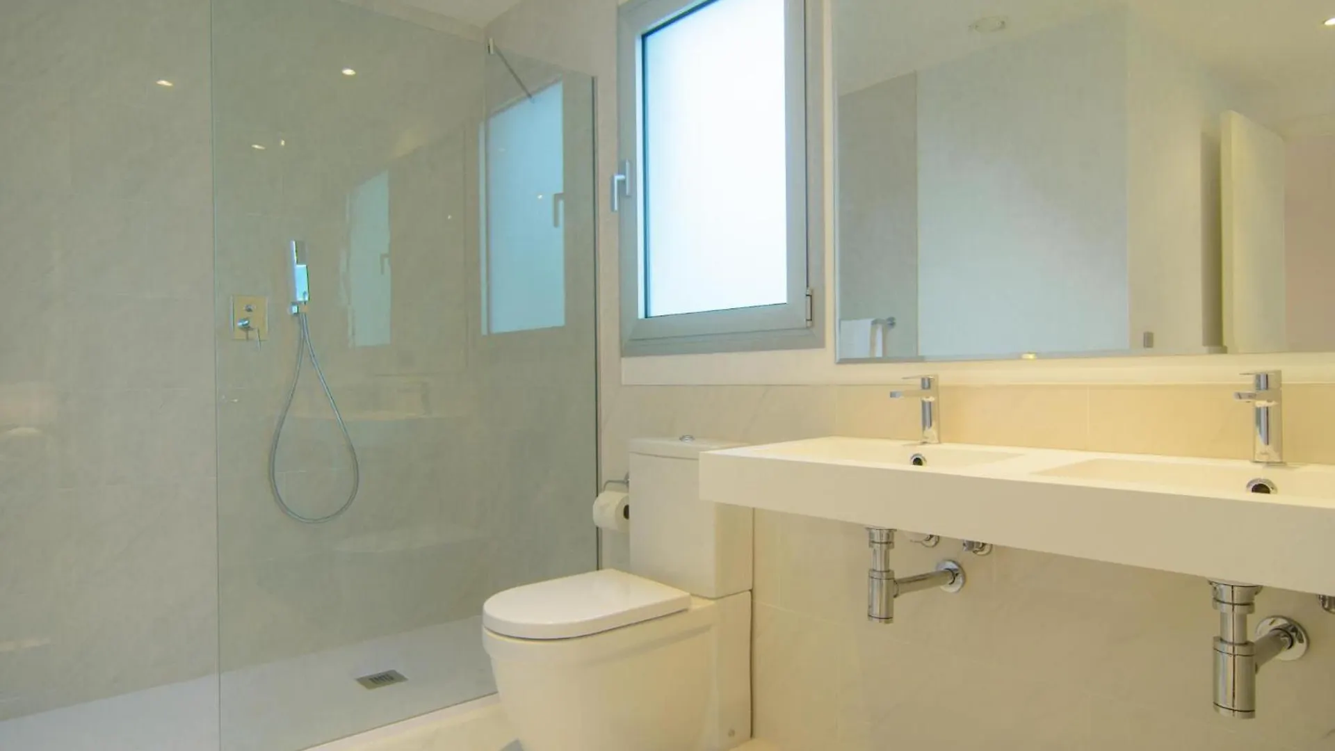 Brand New Apartment In Belaire, Pools, Garden Estepona